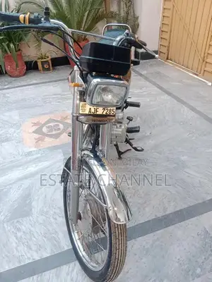 Honda Motorcycle in Excellent Condition - Like New