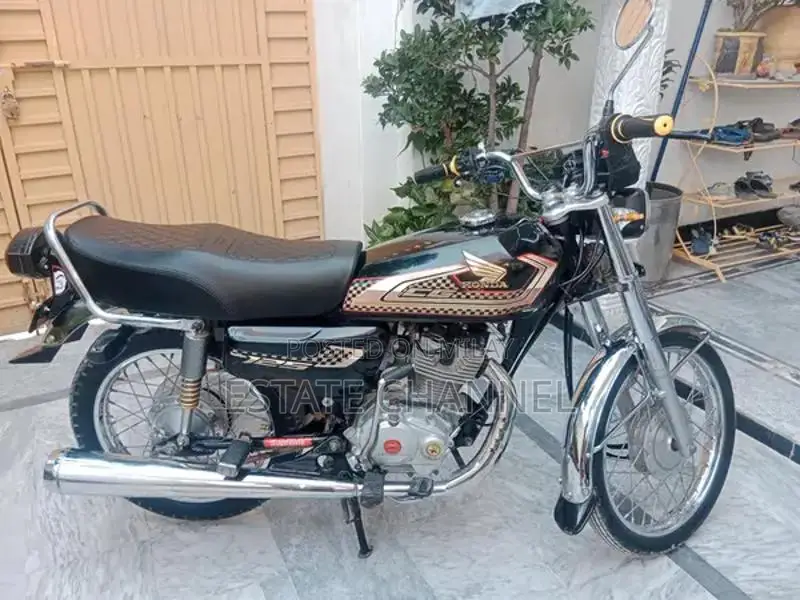 Honda Motorcycle in Excellent Condition - Like New