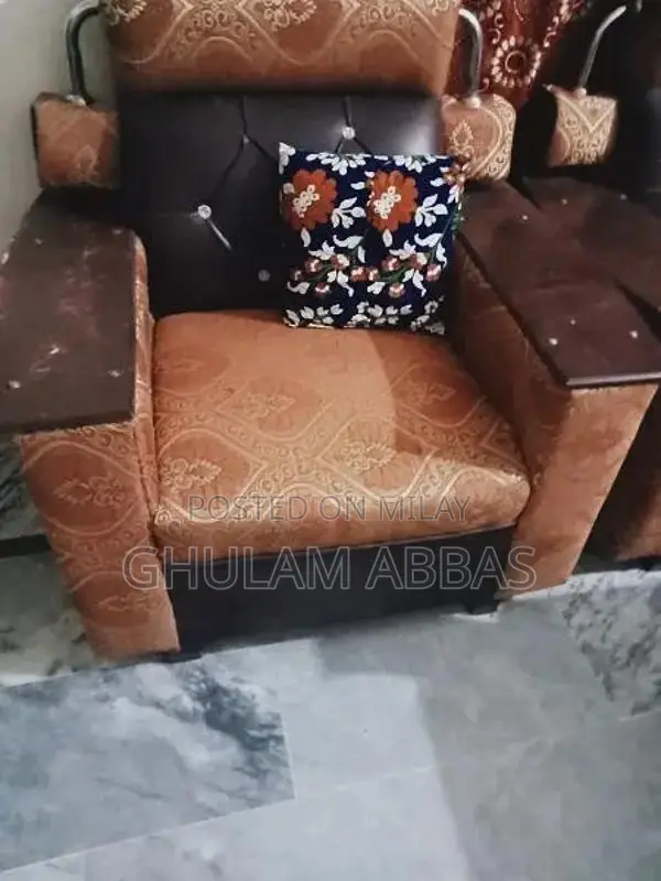 Quality Sofa Set in Good Condition - Comfortable Living Room Furniture