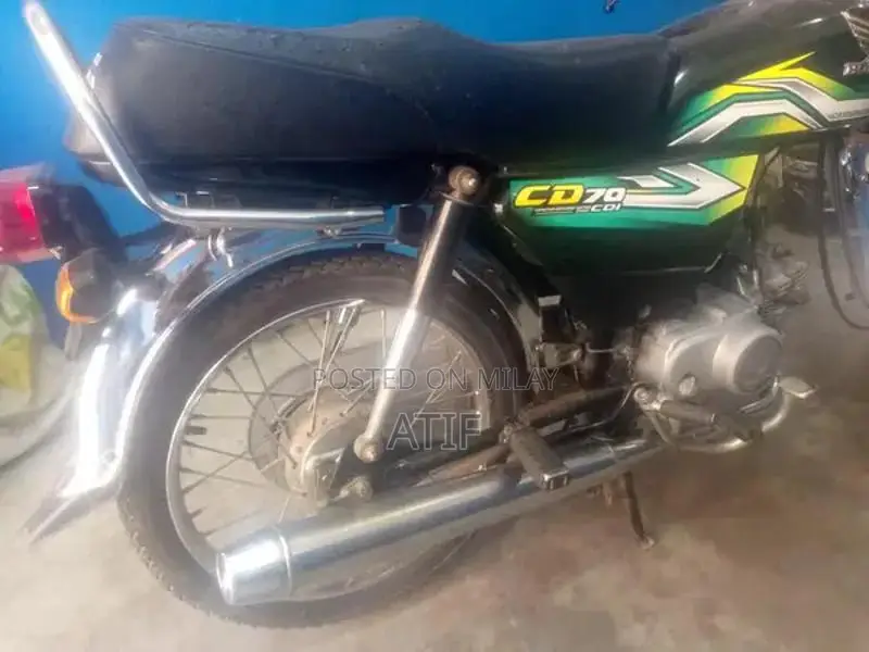 Honda CD 70 Motorcycle - Well Maintained Vintage Ride