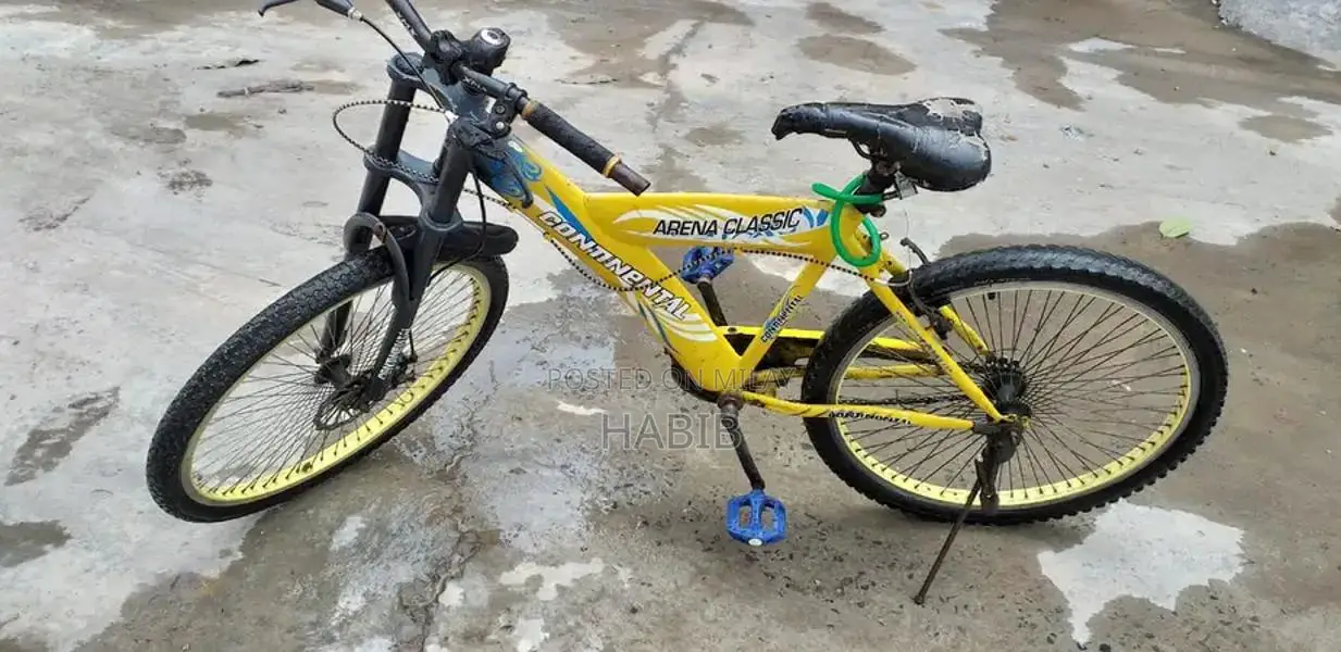 Yellow Sports Bag in Excellent Condition