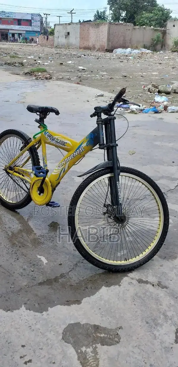 Yellow Sports Bag in Excellent Condition