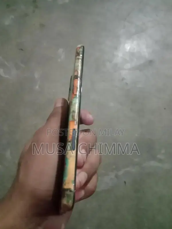 5G Smartphone with High Storage Capacity