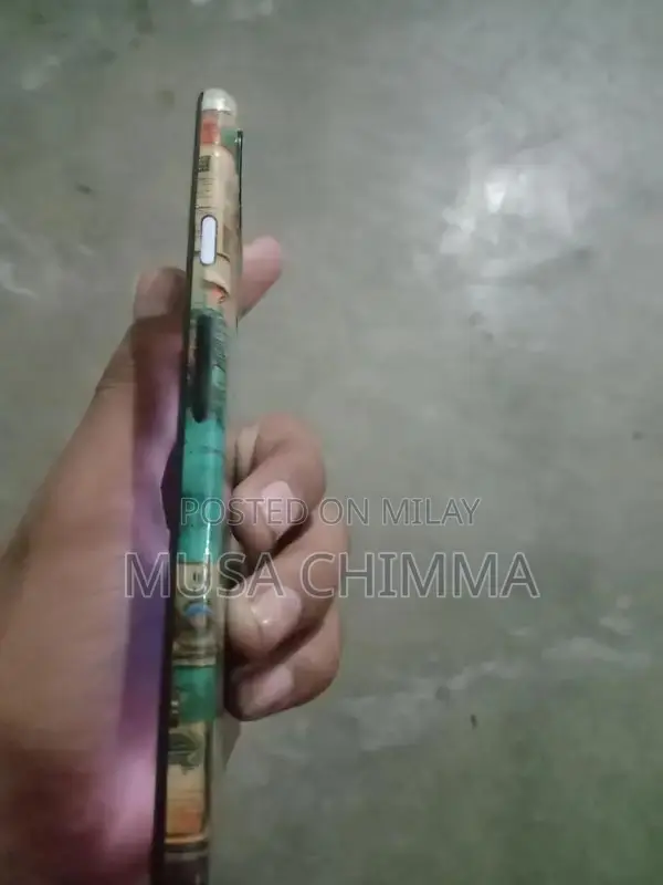 5G Smartphone with High Storage Capacity