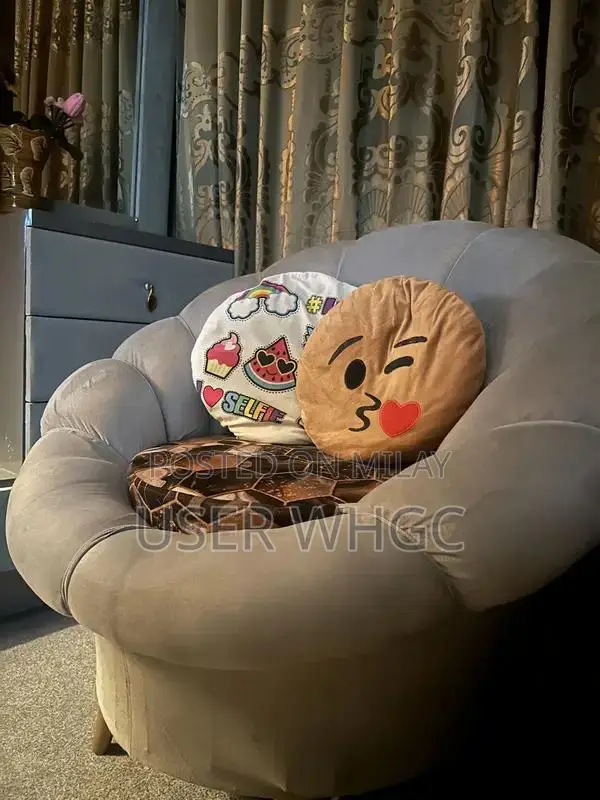 Unique Flower-Shaped Decorative Sofa Chair