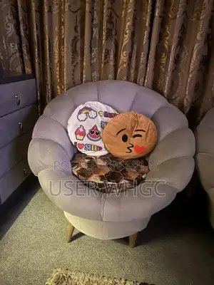 Unique Flower-Shaped Decorative Sofa Chair