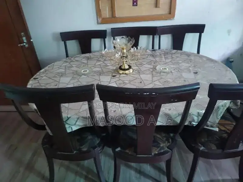 Modern Solid Wood Dining Table - Elegant and Sturdy