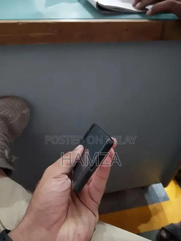 Mid-Range Android Smartphone with Compact Design