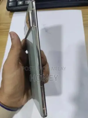 Pro-Level Smartphone with Advanced Photography