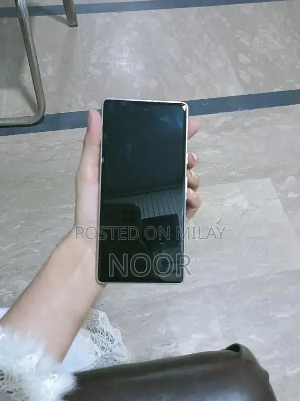 Mid-Range Android Smartphone with Advanced Camera Features