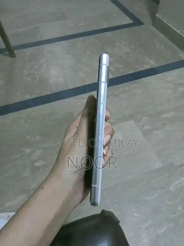 Mid-Range Android Smartphone with Advanced Camera Features