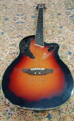 Musical Instrument Guitar in Good Condition