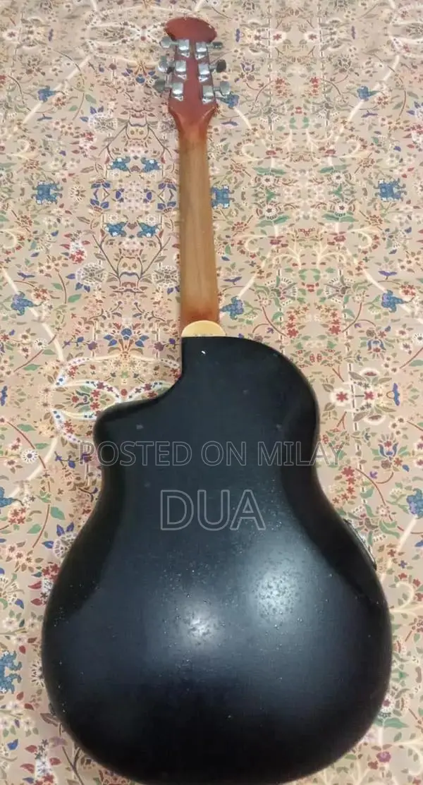 Musical Instrument Guitar in Good Condition