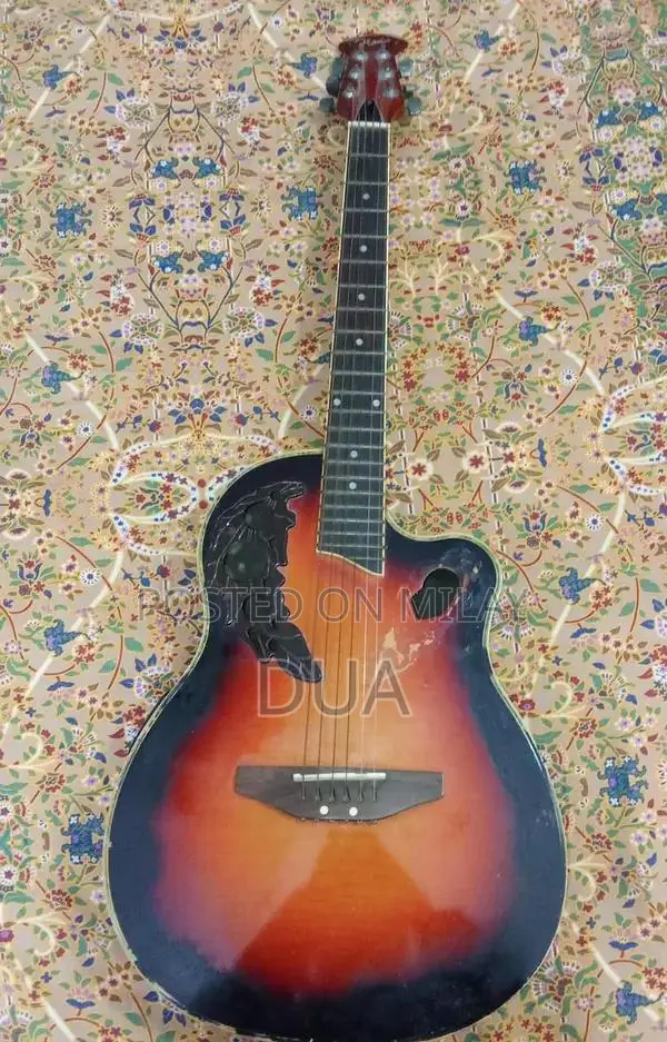 Musical Instrument Guitar in Good Condition