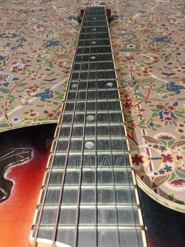 Musical Instrument Guitar in Good Condition