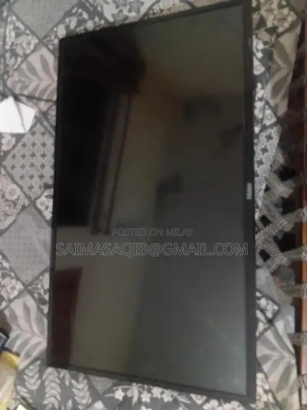 32-Inch LED Panel Display with Potential Maintenance Need