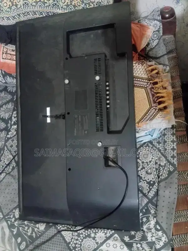 32-Inch LED Panel Display with Potential Maintenance Need