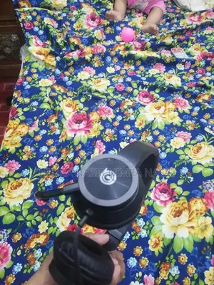 High-Quality Headphones - Clear Sound, Excellent Condition