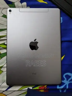 Photo - Apple Ipad pro 9.7 128 GB with case  and Targus Bluetooth keyboard