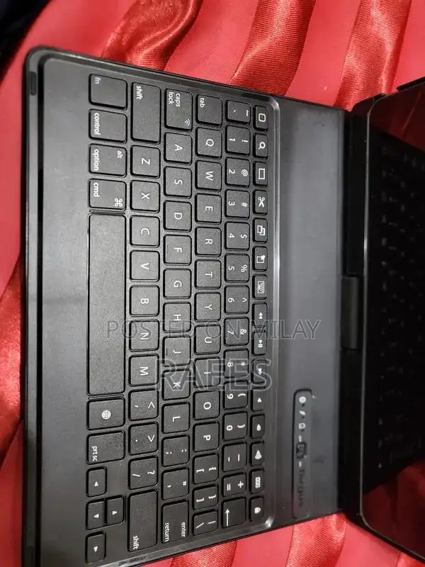 Apple Ipad pro 9.7 128 GB with case  and Targus Bluetooth keyboard