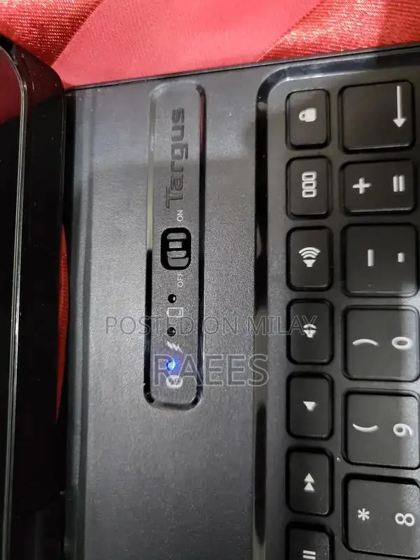 Apple Ipad pro 9.7 128 GB with case  and Targus Bluetooth keyboard