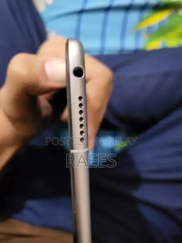 Apple Ipad pro 9.7 128 GB with case  and Targus Bluetooth keyboard