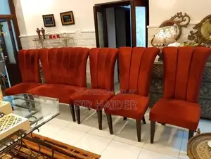 Photo - Luxurious Velvet Dining Chairs - High-Quality Seating for Your Home