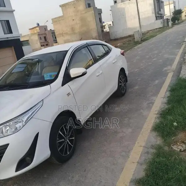 Toyota Yaris Compact Sedan - Automatic CVT Transmission