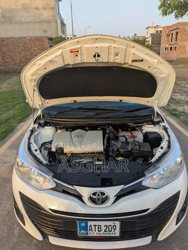 Toyota Yaris Compact Sedan - Automatic CVT Transmission