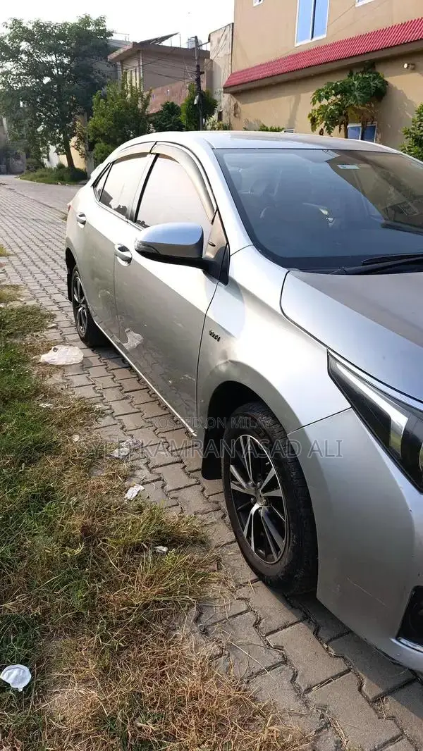 Toyota Corolla GLI 2016 Sedan - Well-Maintained Compact Car