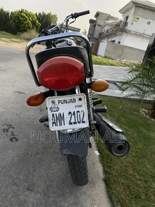 Honda 125cc Motorcycle - 2022 Model Urban Commuter