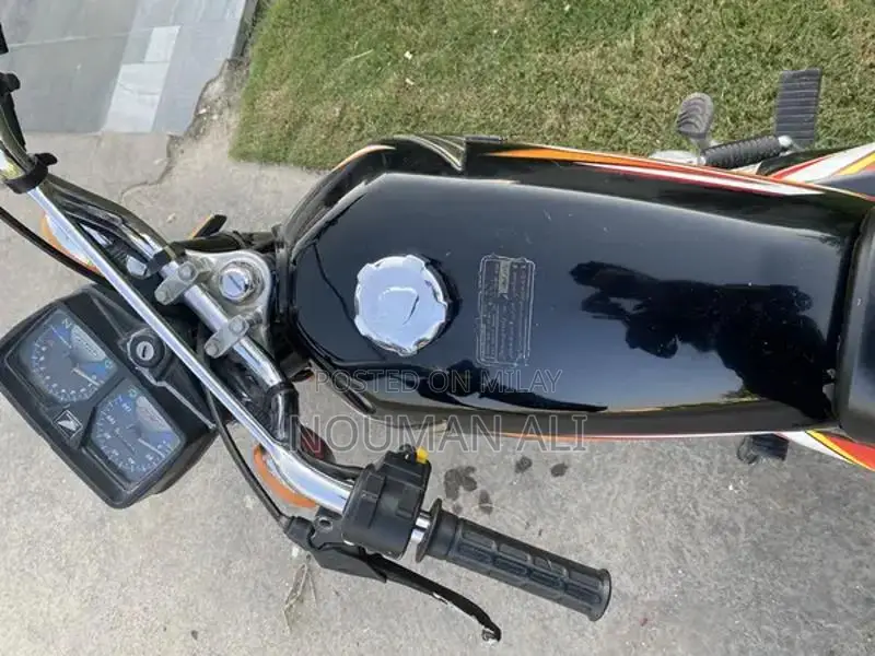 Honda 125cc Motorcycle - 2022 Model Urban Commuter