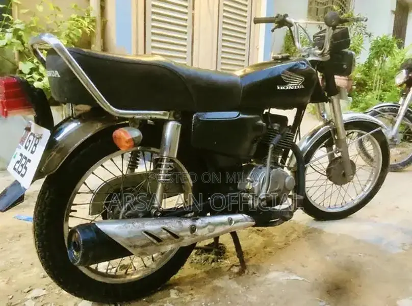 Honda CG 125 Vintage Motorcycle - 1985 Classic Model
