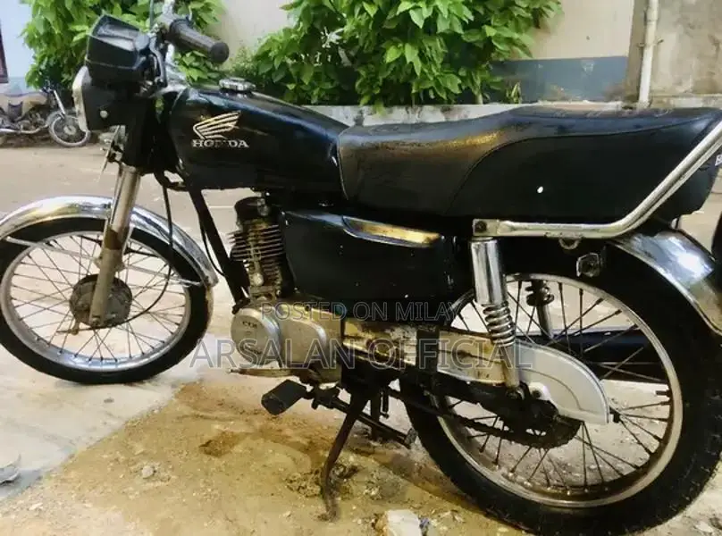 Honda CG 125 Vintage Motorcycle - 1985 Classic Model