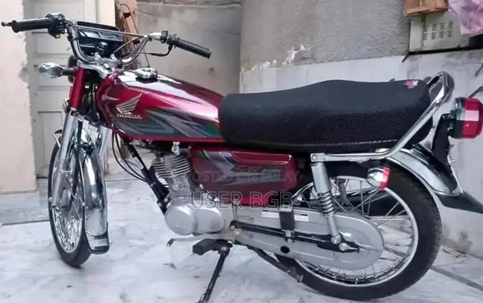 Honda 125cc Motorcycle - 2023 Model Low Mileage