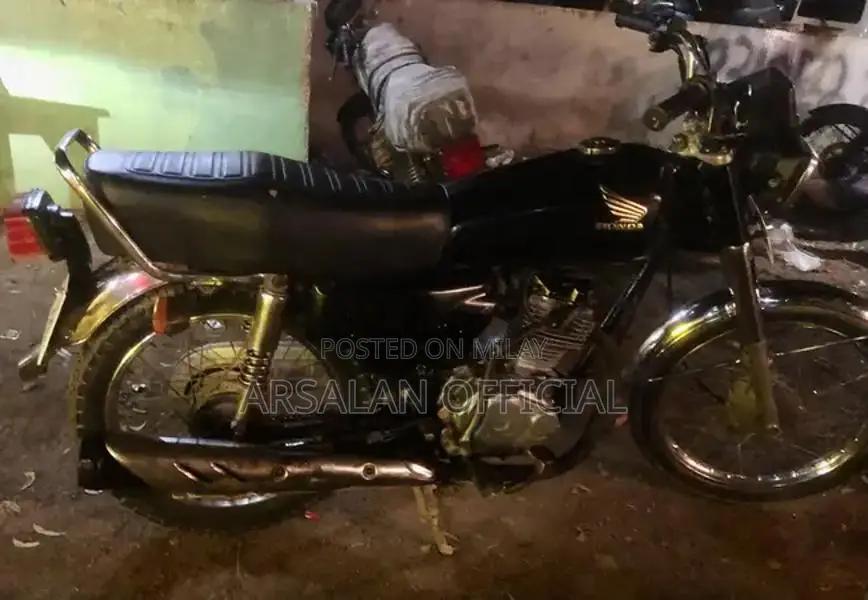 Honda CG 125 Vintage Motorcycle - 1985 Classic Model