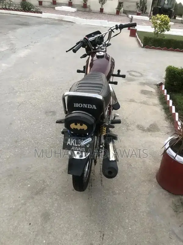 Honda 125 Motorcycle - Excellent Condition Urban Rider