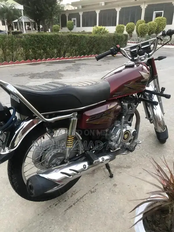 Honda 125 Motorcycle - Excellent Condition Urban Rider