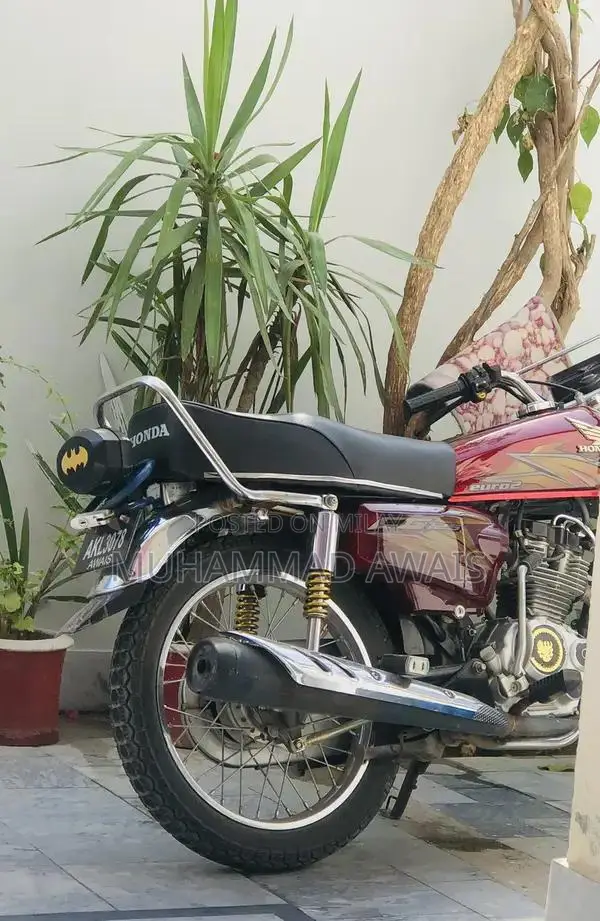 Honda 125 Motorcycle - Excellent Condition Urban Rider