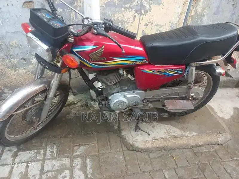 Honda 125cc Motorcycle - 2018 Model Urban Commuter
