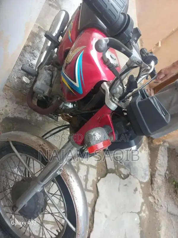 Honda 125cc Motorcycle - 2018 Model Urban Commuter