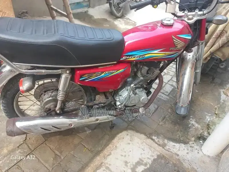 Honda 125cc Motorcycle - 2018 Model Urban Commuter