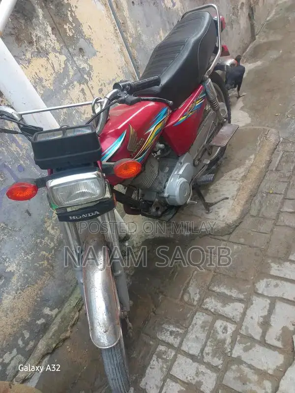 Honda 125cc Motorcycle - 2018 Model Urban Commuter