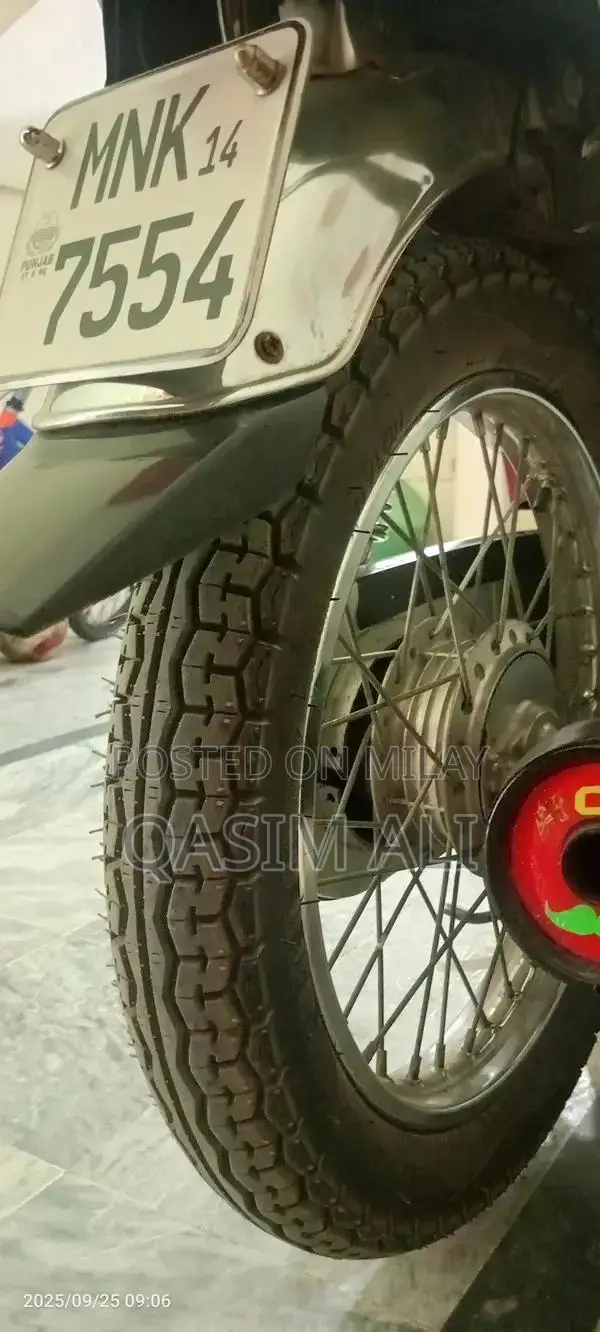 Honda 125 Motorcycle - Well-Maintained Ride