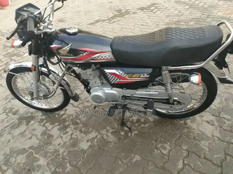 Honda 125 Motorcycle in Black - Well-Maintained Condition