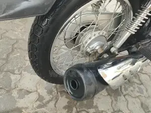 Honda 125 Motorcycle in Black - Well-Maintained Condition