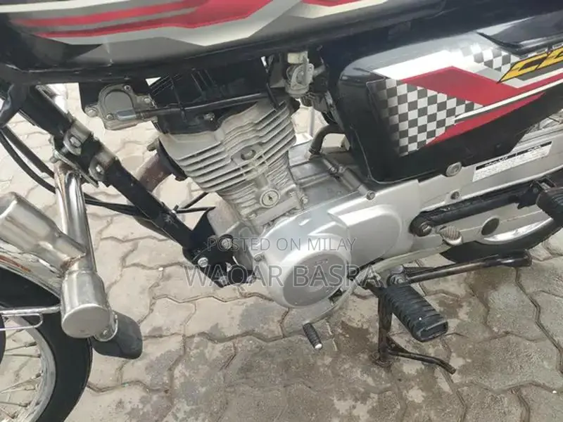 Honda 125 Motorcycle in Black - Well-Maintained Condition