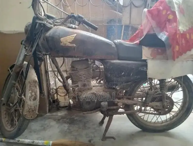Honda 125cc Motorcycle - Classic Two-Wheeler
