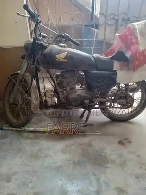 Honda 125cc Motorcycle - Classic Two-Wheeler