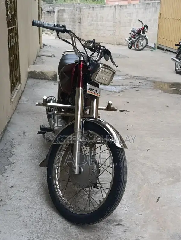 Honda CG 125 Motorcycle - 2016 Model Commuter Bike